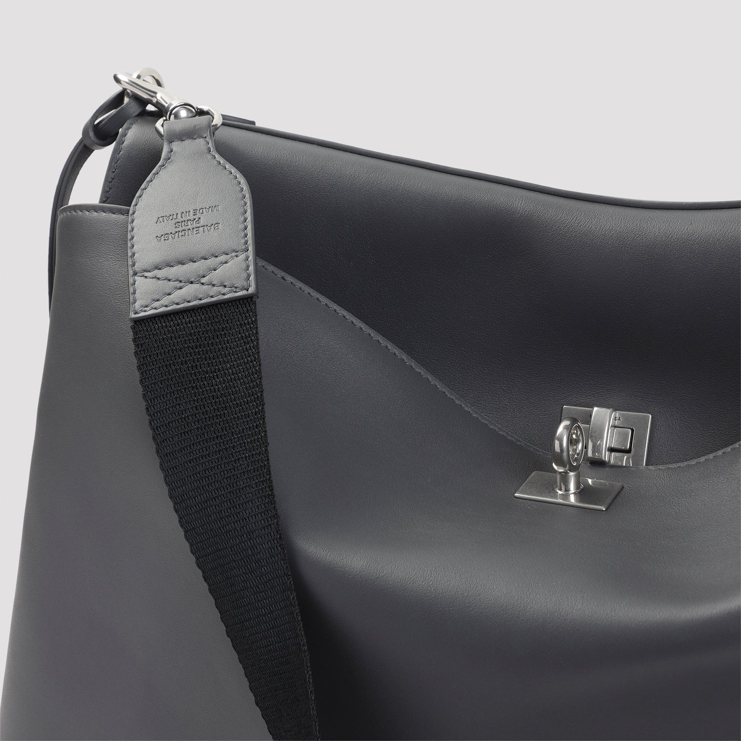 Balenciaga Rodeo Messenger M Shoulder Bag