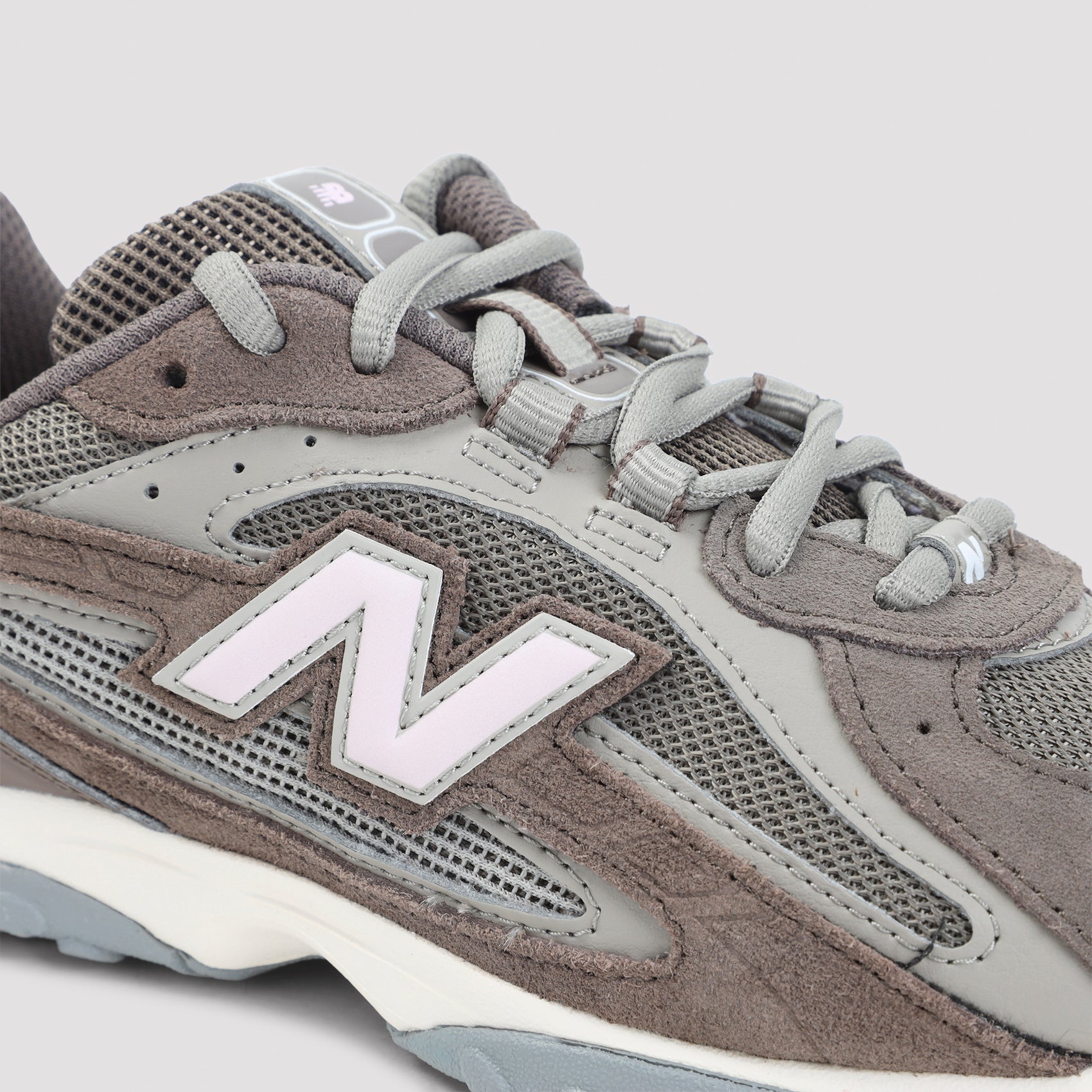 New Balance 204L Sneakers