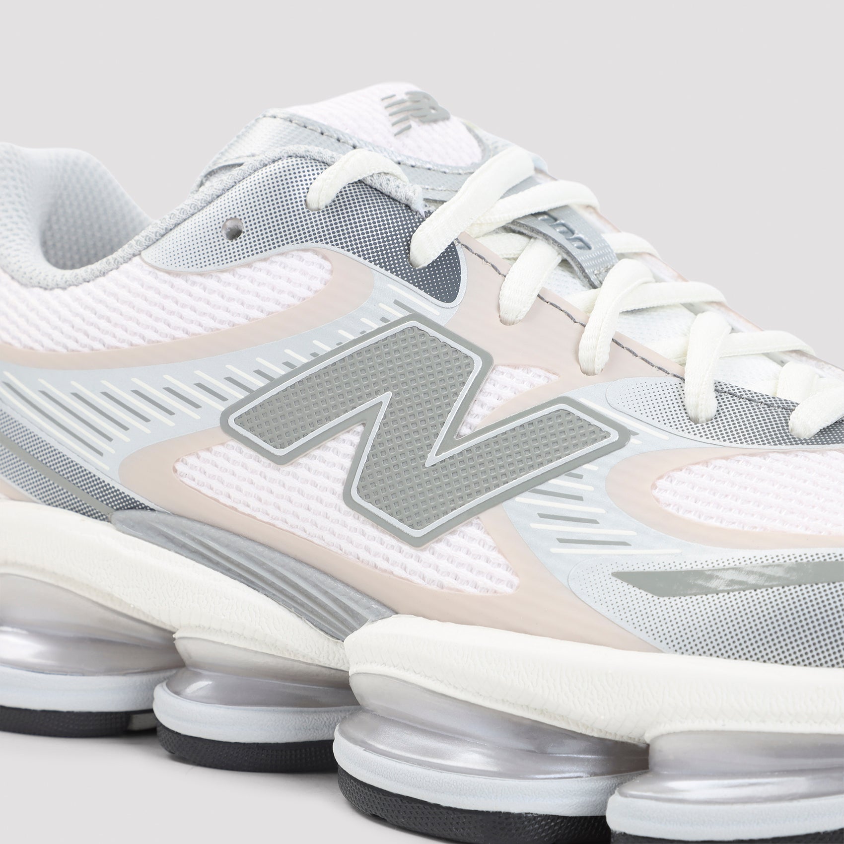 New Balance 2000 Sneakers