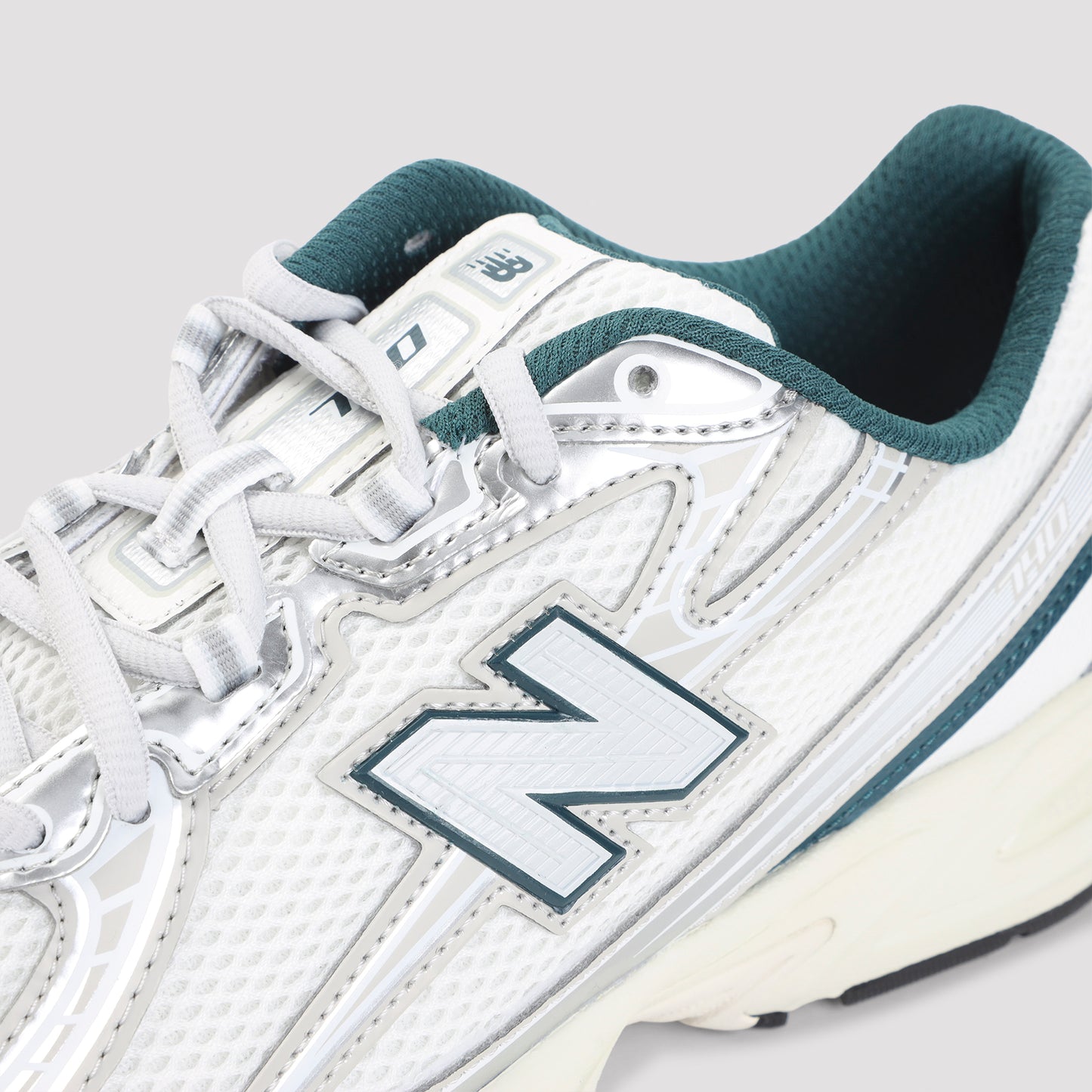 New Balance 740 Sneakers