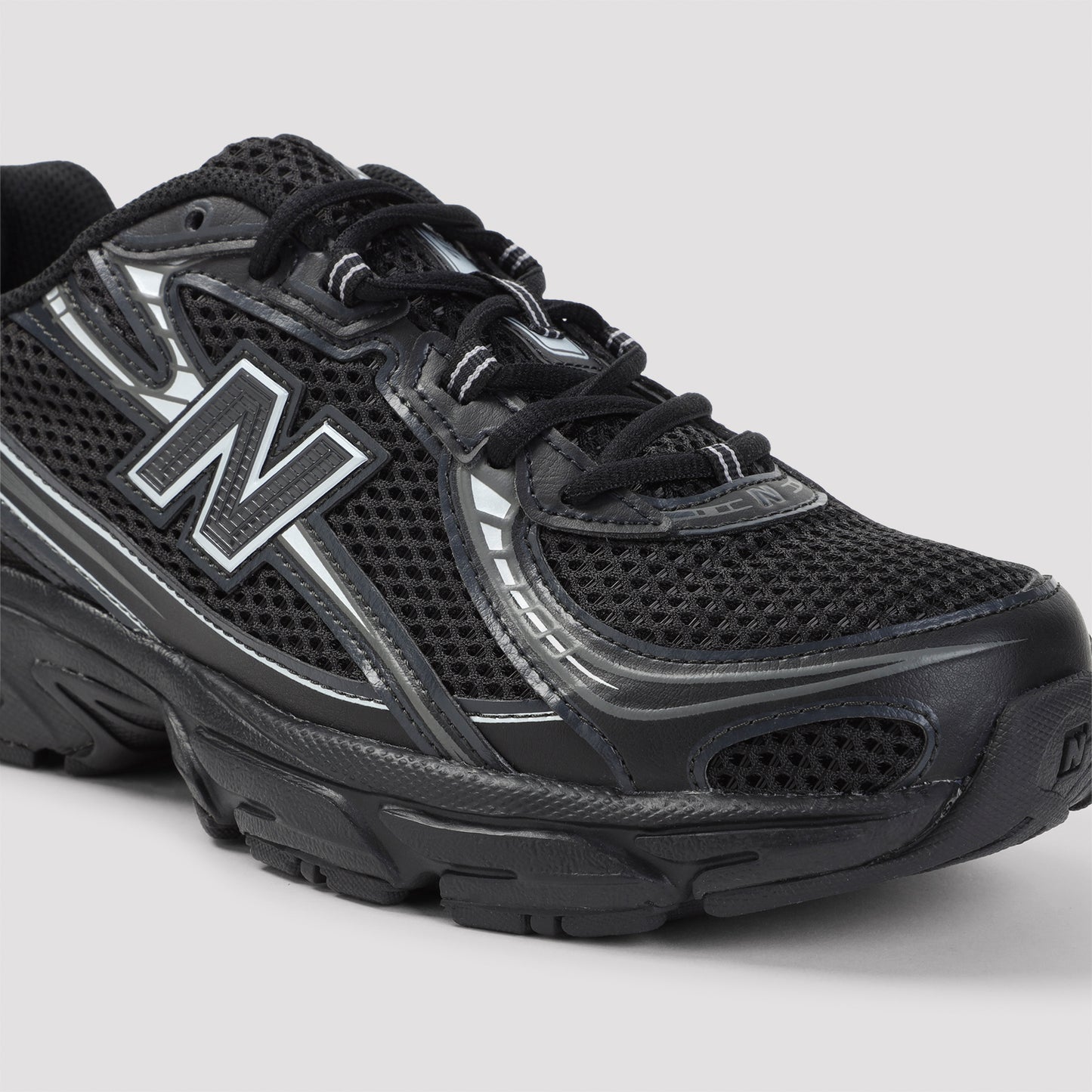 New Balance 740 Sneakers