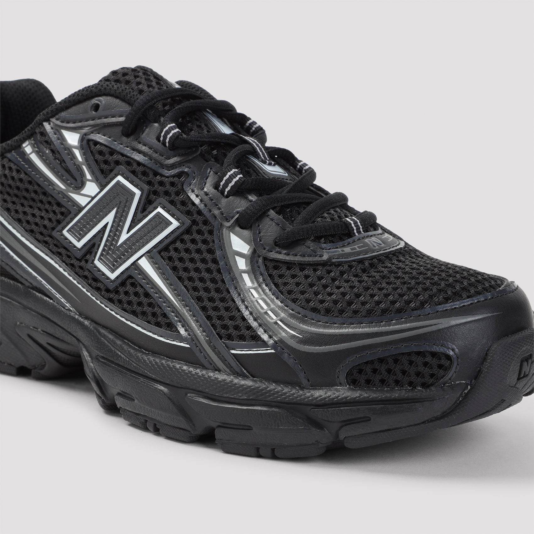 New Balance 740 Sneakers